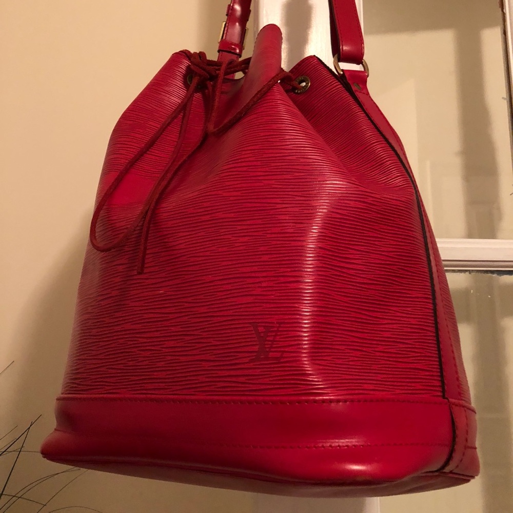 Authentic -Louis Vuitton Noe-All leather